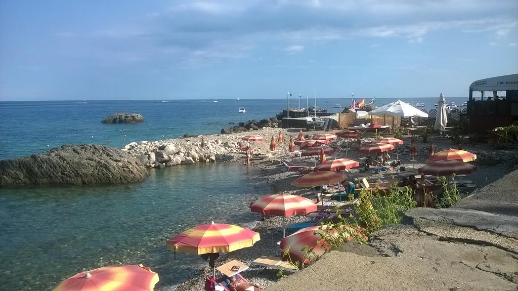 Lucia & Giovanni Giardini Naxos Rum bild